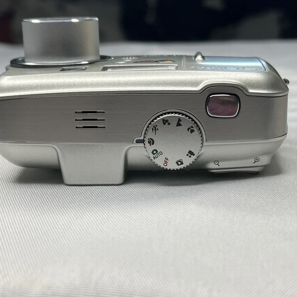 Kodak EasyShare CX7330 3.1MP 3x Optical Zoom Silver Digital Camera Box Untested